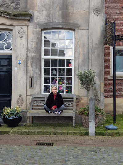 Leef jij je leven vanuit WETTEN (hoe het hoort) of vanuit (WAARDEN) (wat je zelf waardevol vindt?) Leef jij je leven vanuit WETTEN (hoe het hoort) of vanuit (WAARDEN) (wat je zelf waardevol vindt?)